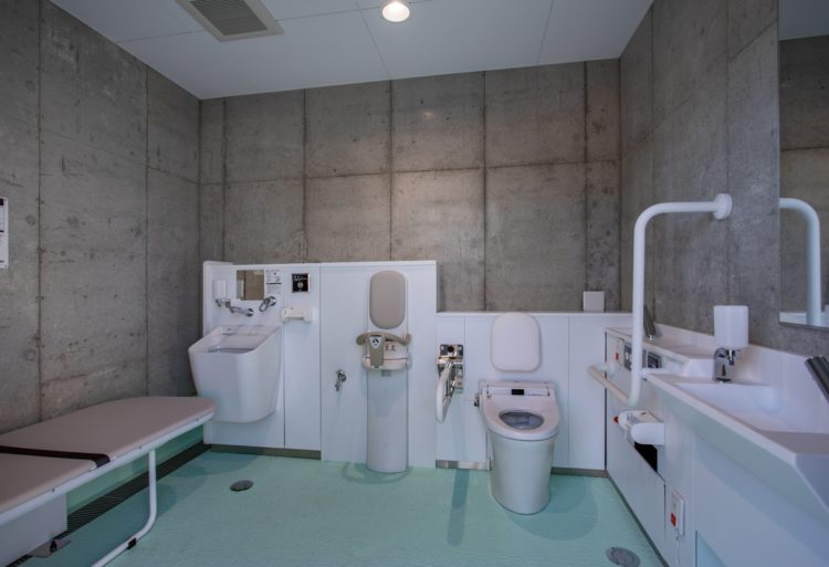 浦安公園防災倉庫・災害時対応屋外トイレ